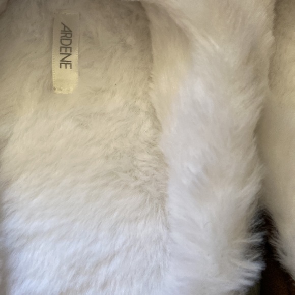 Ardene Pom Pom indoor slip ons in size 7-8 - Picture 3 of 6